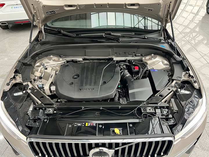 Volvo XC60 2023 B 5 4 WD — фото 25