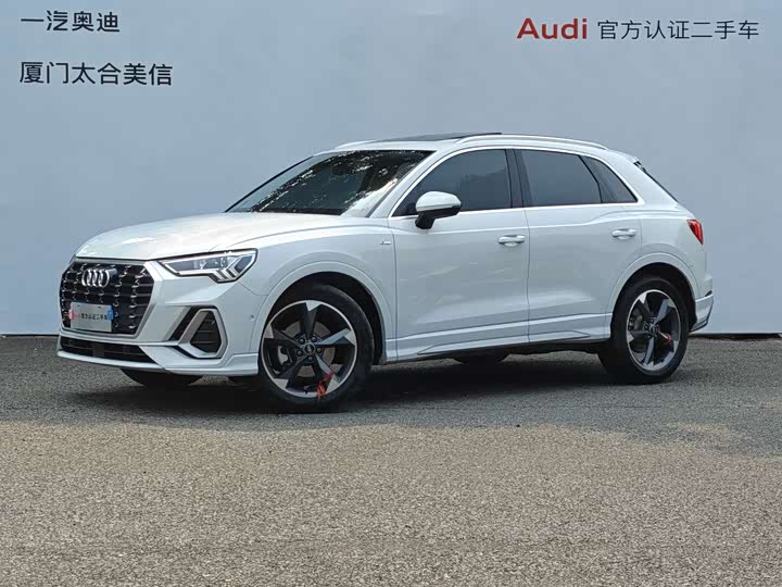 Audi Q3 2023 35 TFSI (1.5 T) — фото 1