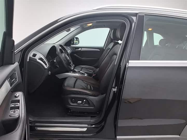 Audi Q5 2017 Plus 40 TFSI — фото 10