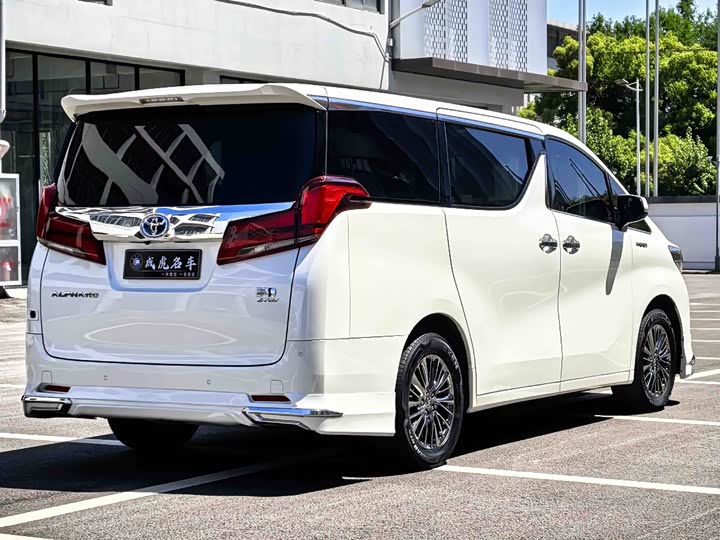 Toyota Alphard — фото 4