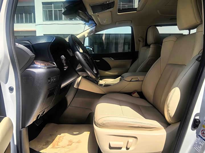 Toyota Alphard — фото 13
