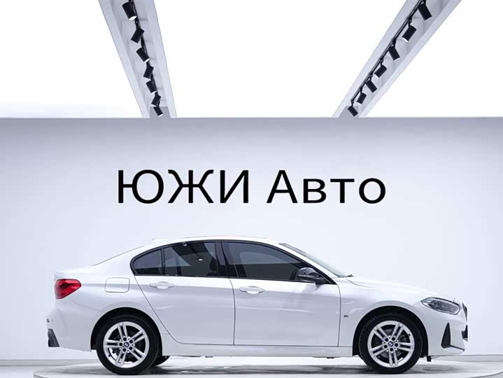 BMW 1-Series 2022 120i M — фото 5