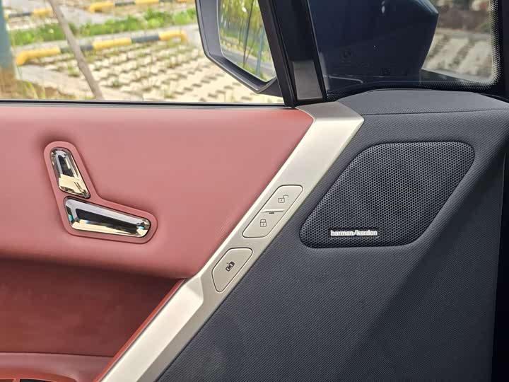BMW i 2022 x Drive 50 — фото 22