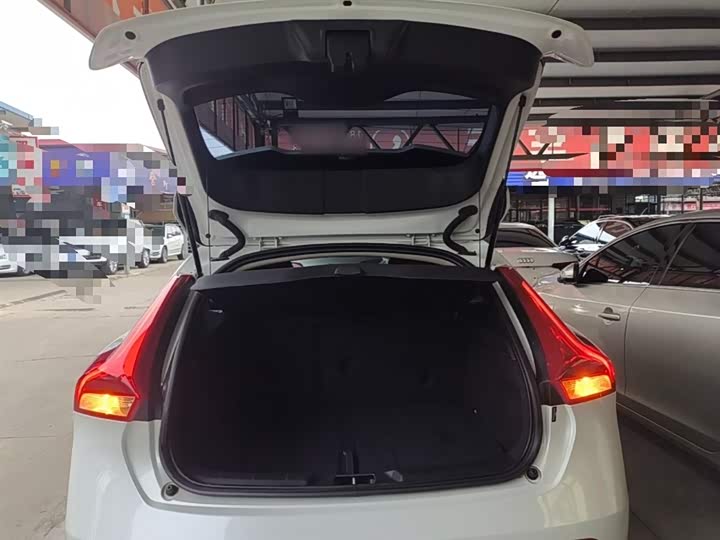Volvo V40 2019 T 3 — фото 19