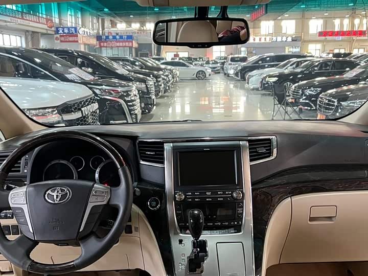 Toyota Alphard — фото 7