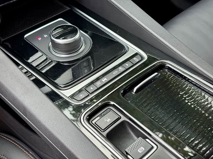 Jaguar F-PACE 2018 2.0 T 4 WD — фото 12