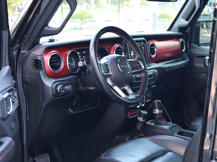 Jeep Wrangler — фото 9