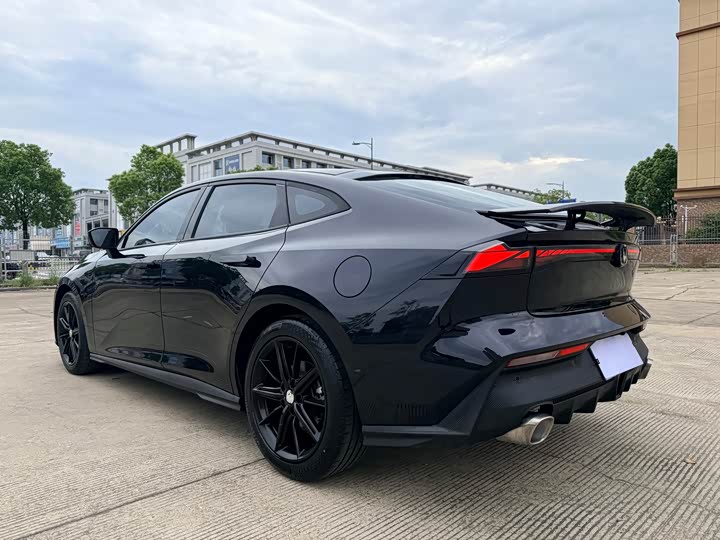 Changan UNI-V 2023 1.5 T Premium — фото 7
