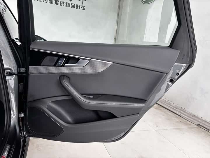 Audi A4L 2024 40 TFSI quattro RS — фото 24