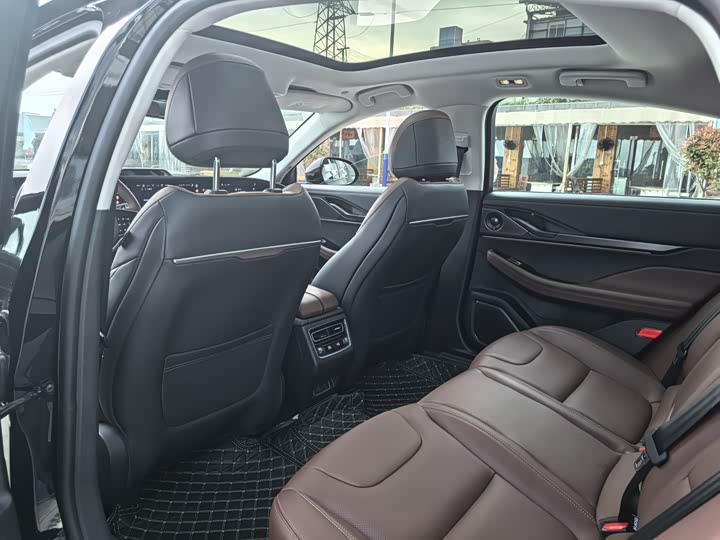Lincoln Z 2024 2.0 T 2 WD Hybrid — фото 4