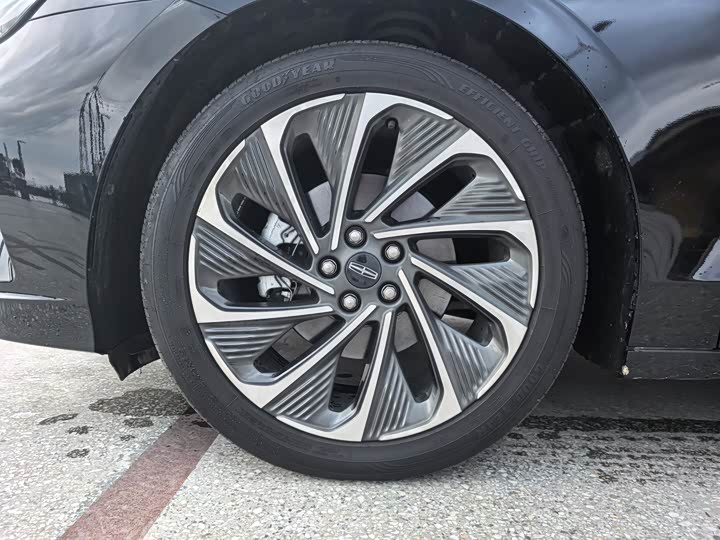 Lincoln Z 2024 2.0 T 2 WD Hybrid — фото 8