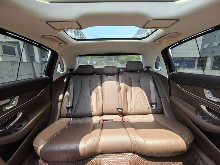 Mercedes-Benz E-Class 2023 E 300 L Luxury — фото 14
