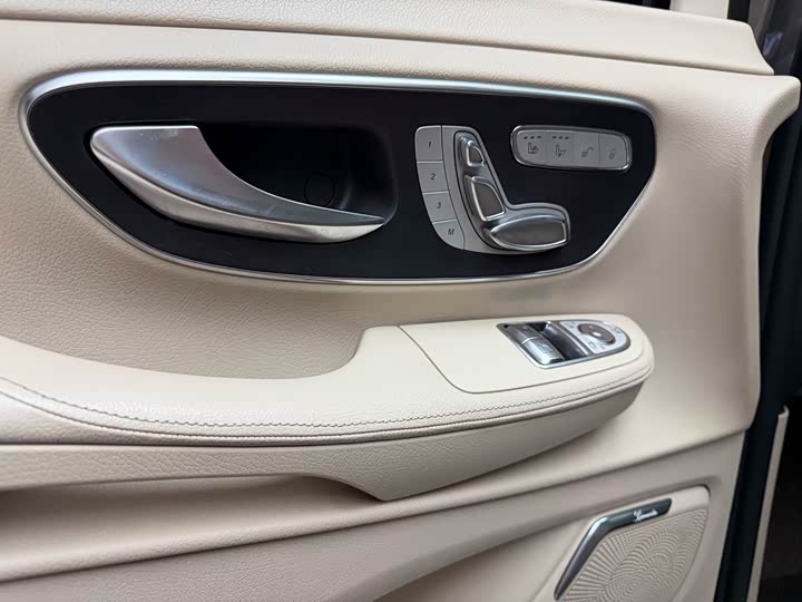 Mercedes-Benz V-Class 2017 V 260 — фото 18
