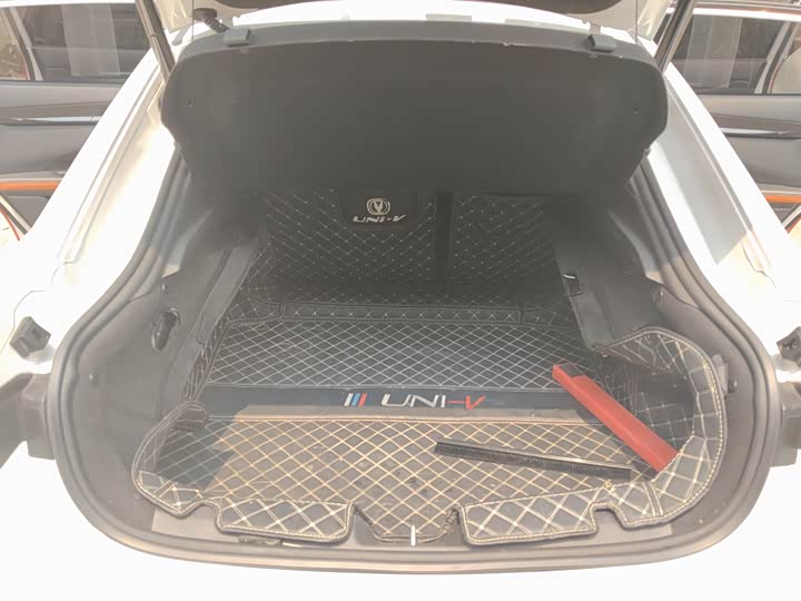 Changan UNI-V 2023 1.5 T Premium — фото 12