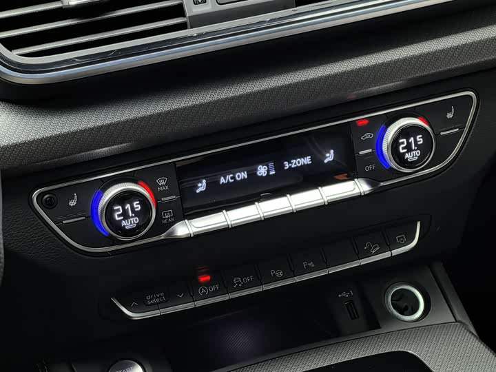 Audi Q5L Sportback 2022 40 TFSI Luxury — фото 13