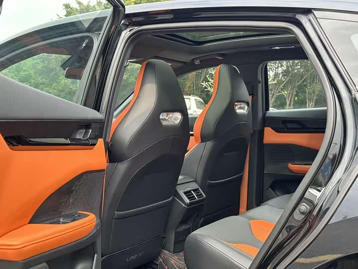 Changan UNI-V 2023 2.0 T — фото 12