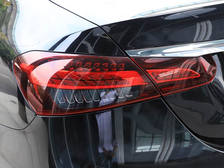 Mercedes-Benz E-Class 2021 E 300 L Luxury — фото 16