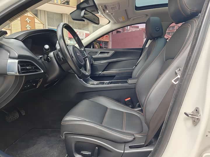 Jaguar XEL 2018 2.0 T 200 PS — фото 7