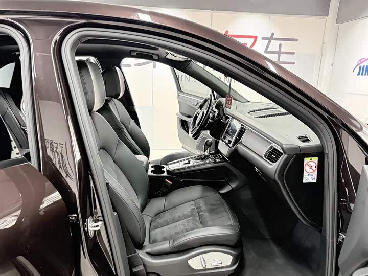Porsche Macan 2017 Macan 2.0 T — фото 16