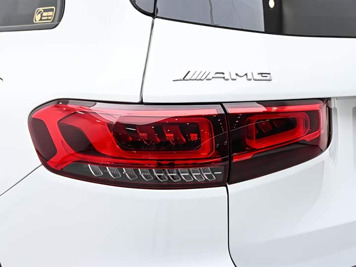 Mercedes-Benz GLB 2023 AMG GLB 35 4 MATIC — фото 10