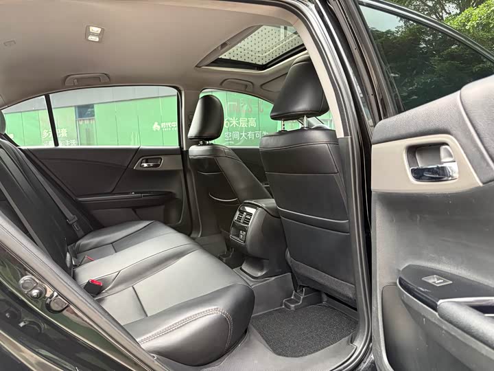 Honda 2016 Hybrid 2.0 L — фото 17