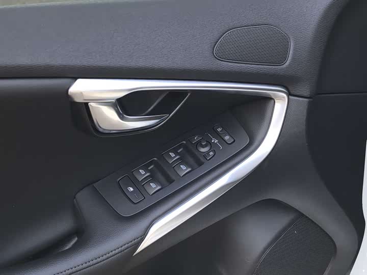 Volvo V40 2017 T 4 — фото 16