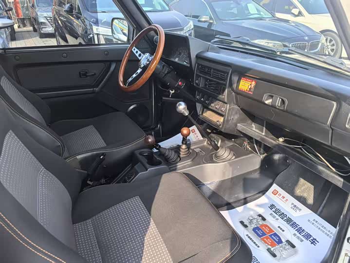 Lada NIVA 2017 1.7 L MT — фото 5