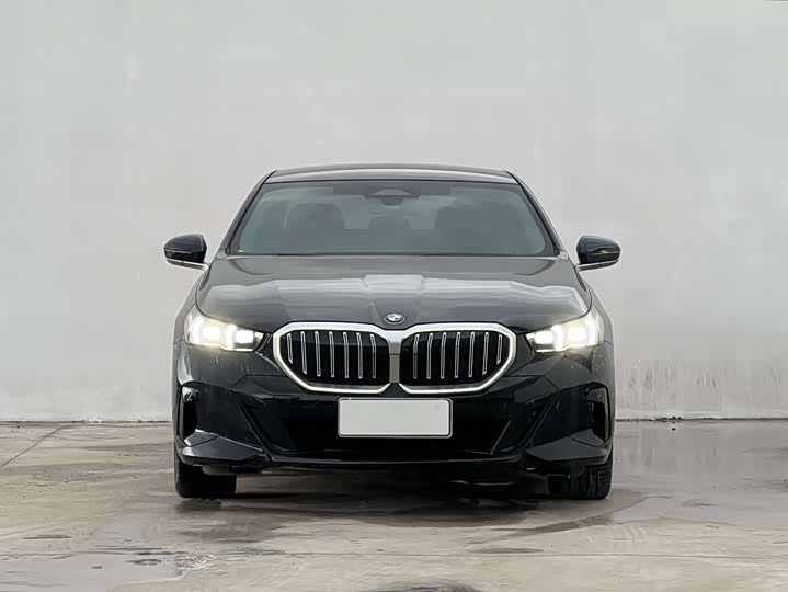 BMW 5-Series 2024 530 Li Leading M — фото 2