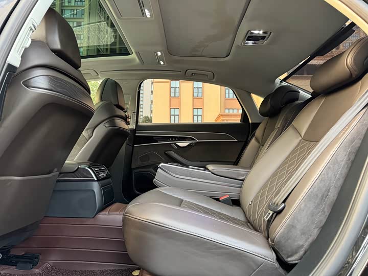 Audi A8 2022 A 8 L 50 TFSI quattro Comfort — фото 10