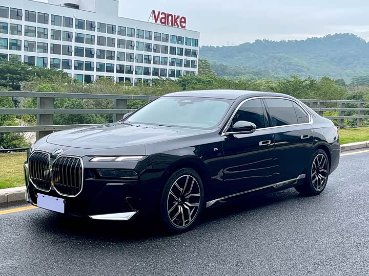BMW 7-Series 2023 735 Li M