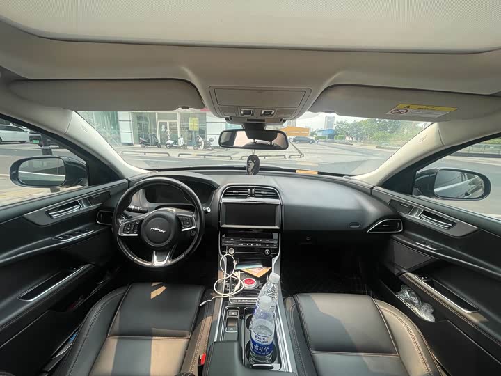 Jaguar XEL 2019 2.0 T 200 PS — фото 10