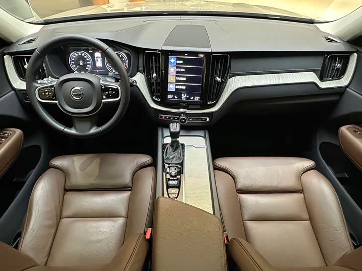 Volvo XC60 2020 T 5 4 WD — фото 10