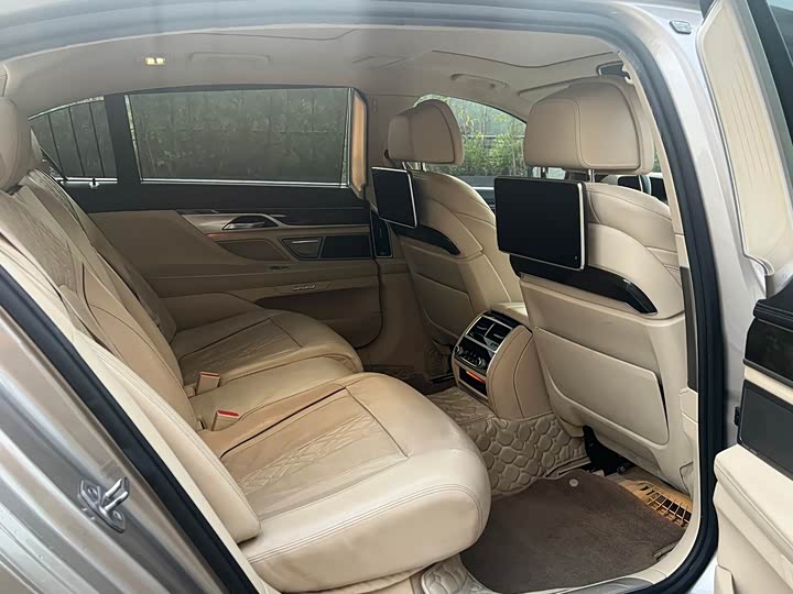 BMW 7 Series 730Li люкс — фото 13