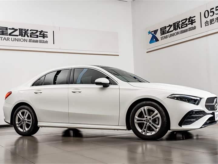 Mercedes-Benz A-Class 2024 A 180 L — фото 6