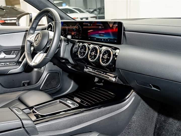 Mercedes-Benz A-Class 2024 A 180 L — фото 18