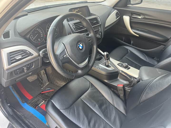 BMW 1-Series 2018 118i Leading — фото 10