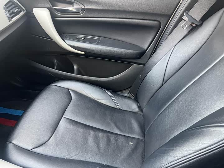 BMW 1-Series 2018 118i Leading — фото 13
