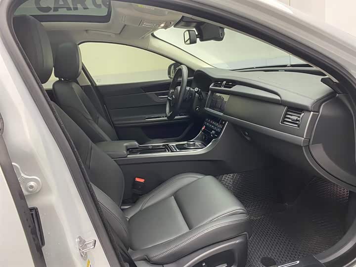 Jaguar XFL 2020 XFL 2.0 T P 200 2 WD — фото 18