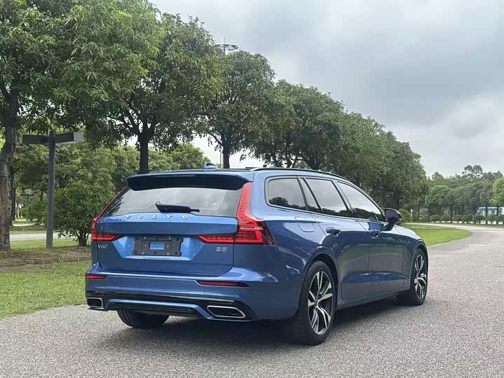 Volvo V60 2021 B 5 — фото 15