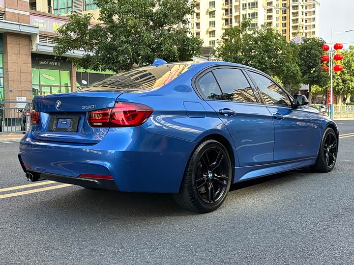 BMW 3-Series 2018 320i M — фото 9