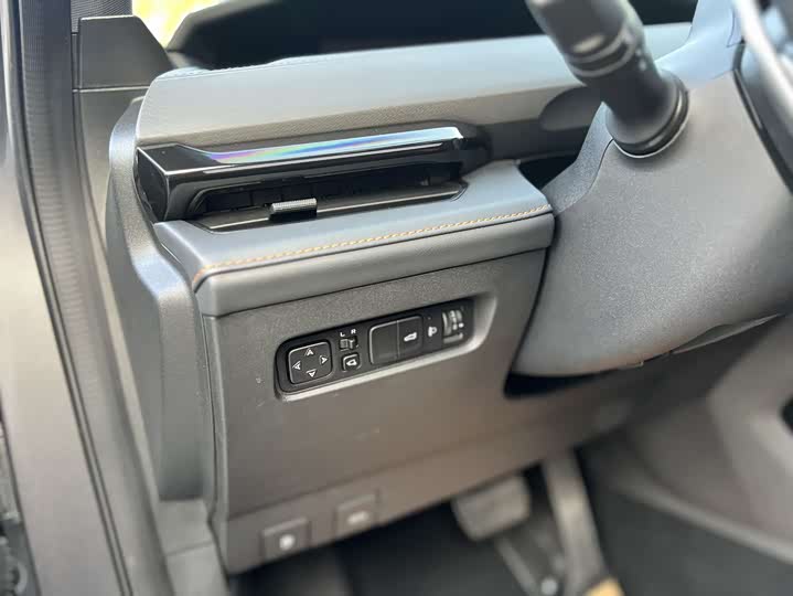 Changan UNI-V 2024 1.5 T Premium — фото 13