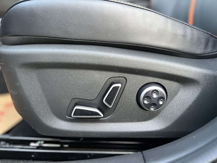 Changan UNI-V 2024 1.5 T Premium — фото 10