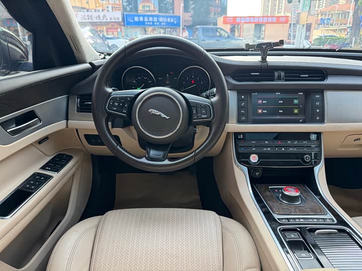 Jaguar XFL 2017 XFL 2.0 T 240 PS — фото 17