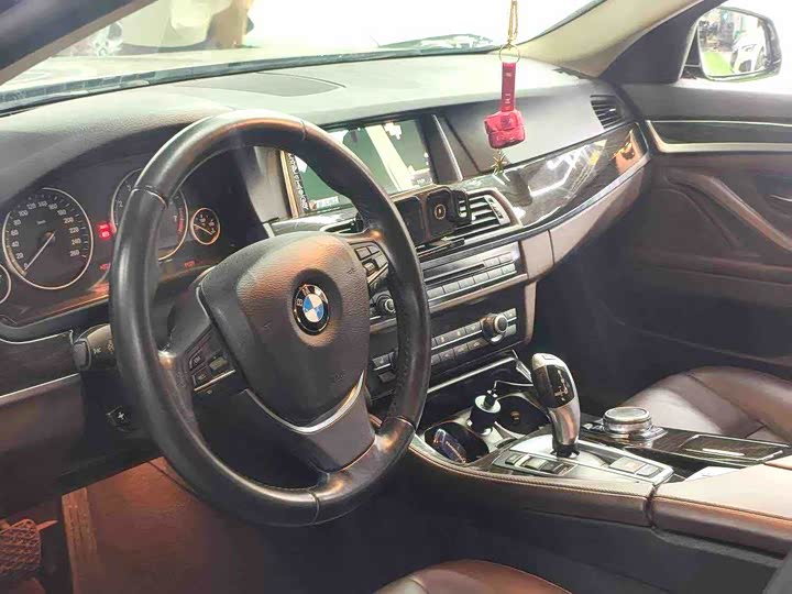 BMW 5 Series 525Li — фото 3