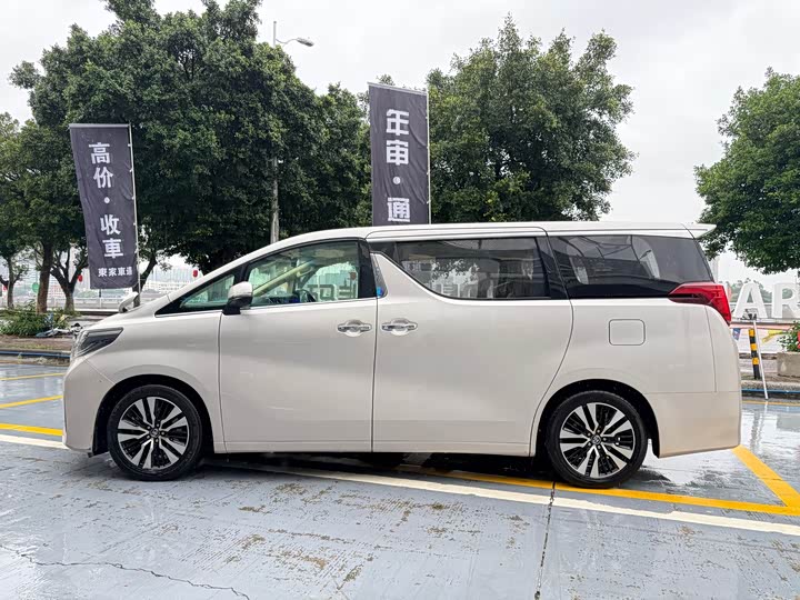 Toyota Alphard — фото 8
