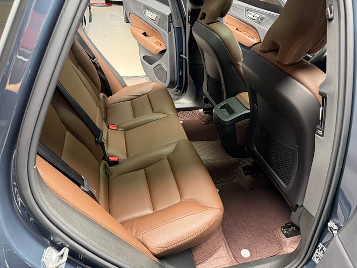 Volvo XC60 2022 B 5 4 WD — фото 23