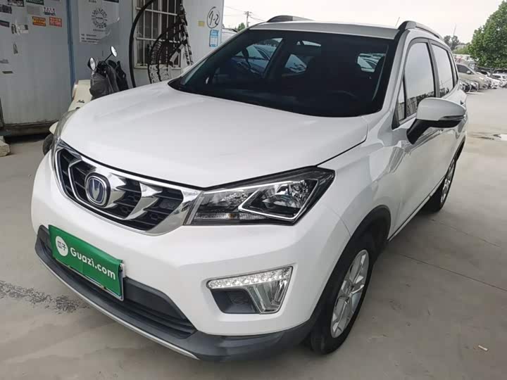 Changan CS15 2016 1.5 L AT — фото 1