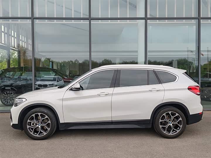 BMW X1 2022 s Drive 25 Li Leading — фото 3