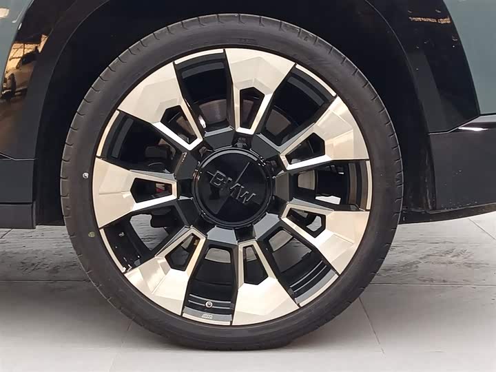 BMW XM 2023 Base — фото 18