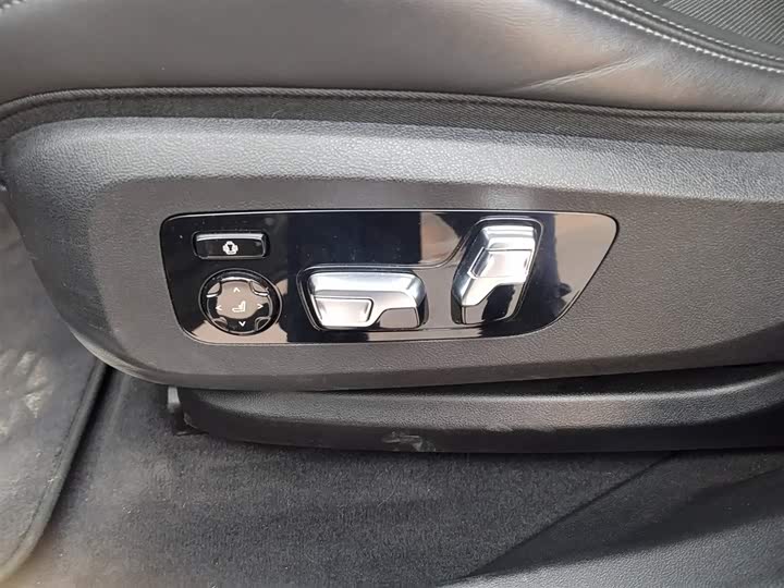 BMW XM 2023 Base — фото 10